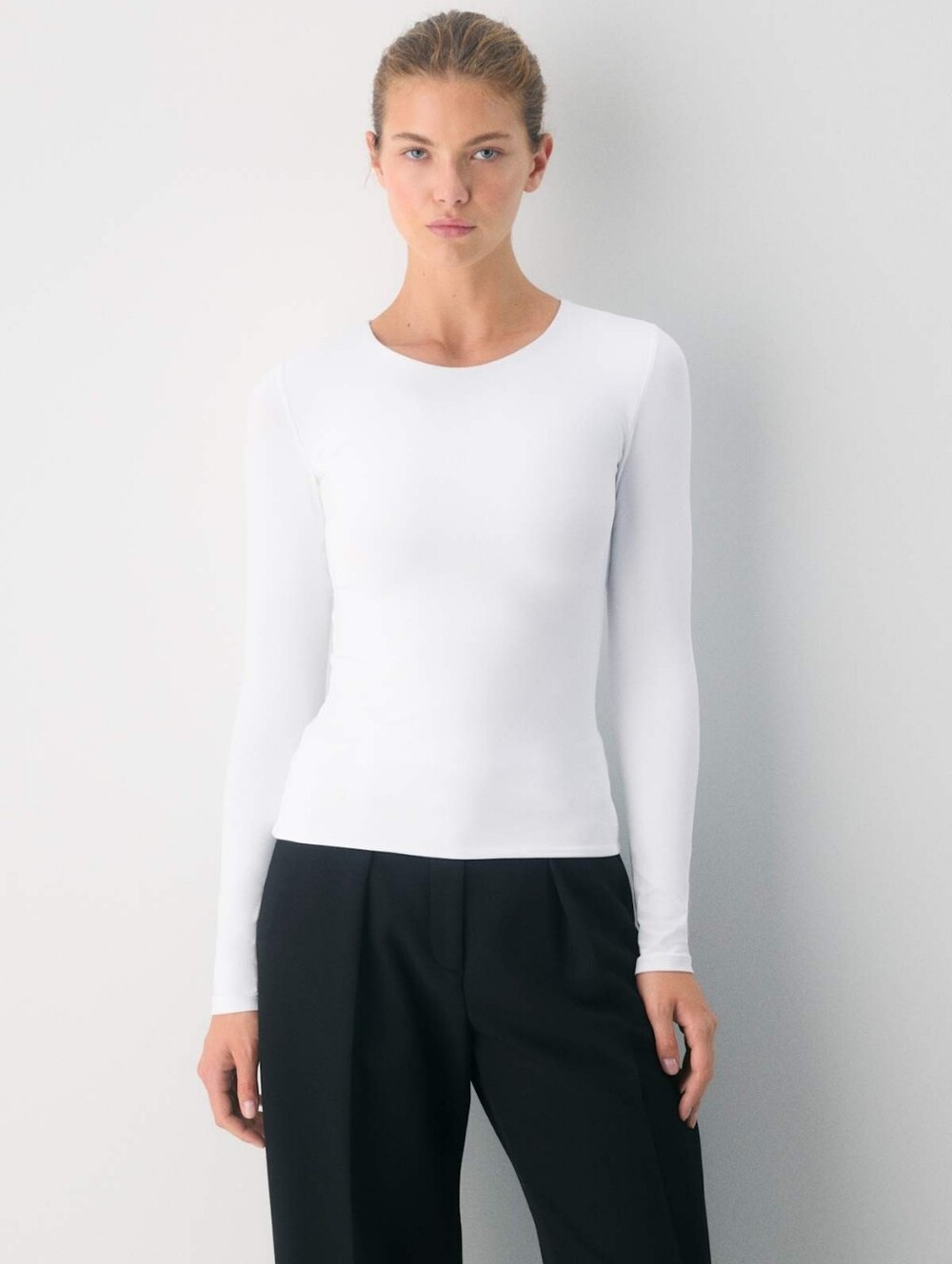 Aritzia Original Contour Simone Crew Longsleeve Size Medium Off White Color